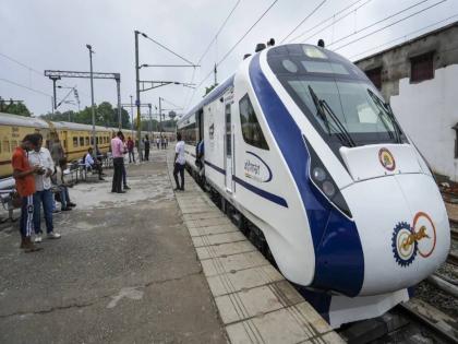 Solapur Mumbai CSMT Vande Bharat Express will have 20 coaches instead of 16 | आता वेटिंगची चिंता नको; 'वंदे भारत'ला जोडणार चार डबे! ३१२ अतिरिक्त प्रवासी प्रवास करणार