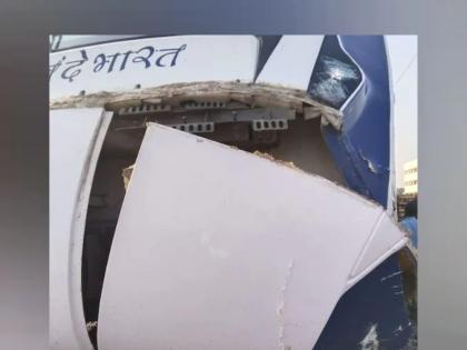 Vande Bharat Express accident for the third time cow hit the front part of the train broke | वंदे भारत एक्सप्रेसला तिसऱ्यांदा अपघात! गायीने दिली धडक, ट्रेनचा पुढचा भाग तुटला