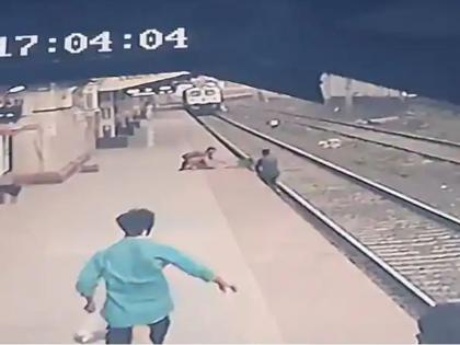 Central Railway Pointsman saved life of a child at vangani station | VIDEO: मुलगा फलाटावरून पडताच अंध महिलेचा आक्रोश; तितक्यात समोरून आली भरधाव ट्रेन अन्...