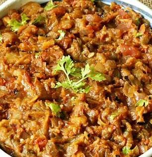 Champa Shashti 2025 : चंपाषष्ठीला हवंच झणझणीत वांग्याचं भरीत, घ्या अस्सल पारंपरिक रेसिपी-भरीत भाकरीचा नैवैद्य