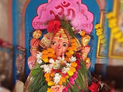 Jalgaon An idol of Lord Ganesha was found while digging a well | जळगाव : विहीर खोदताना मिळाली होती उजव्या सोंडेची गणपतीची मूर्ती