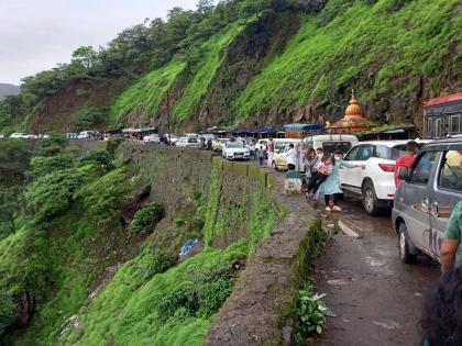 During monsoon, Warandh Ghat road is completely closed for heavy traffic | पावसाळ्यात वरंध घाट रस्ता अवजड वाहतुकीकरीता संपुर्णपणे बंद