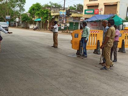 coronavirus lockdown: Action in the pawanara; Receipt of Wardha Municipality | Lockdown in Vardha: बेशिस्त नागरिकांवर पवनारात कारवाई; पावती मात्र वर्धा नगरपालिकेची