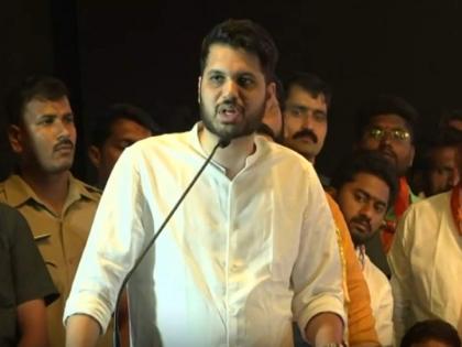 MLA Varun Sardesai expressed his displeasure with MMRDA for not inviting him to the inauguration of the flyover | मी 'विरोधी' म्हणून मला बोलावले नाही : वरुण सरदेसाई MLA Varun Sardesai expressed his displeasure with MMRDA for not inviting him to the inauguration of the flyover | मी 'विरोधी' म्हणून मला बोलावले नाही : वरुण सरदेसाई