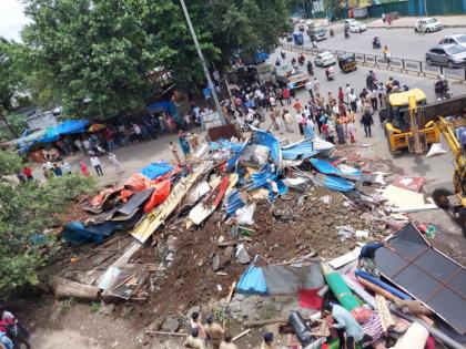 Action of encroachment in Warje Jakat Naka area in Pune; Deleted shops of illegal traders | पुण्यातील वारजे जकात नाका परिसरात अतिक्रमणाची कारवाई; बेकायदा व्यावसायिकांची दुकाने हटवली