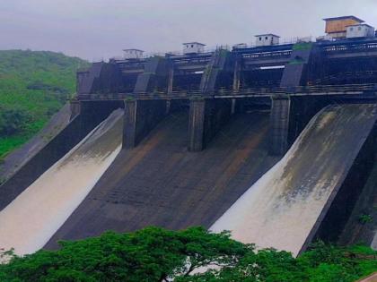 Discharge from Varana', Koyna dams started; Level of Krishna river stable at 27 feet, rain continues in Sangli district | ‘वारणा’, ‘कोयना’ धरणांतून विसर्ग सुरू; ‘कृष्णे’ची पातळी २७ फुटांवर स्थिर, सांगली जिल्ह्यात पावसाची संततधार सुरूच