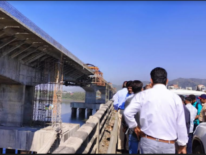 "The new varsave Bridge cracked before it was opened and the girder structure was wrong"; MP Rajendra Gavit's allegation | "नवीन वरसावे पूल सुरू होण्याआधीच तडे गेले, गर्डरची संरचना चुकीची"; खासदार राजेंद्र गावितांचा आरोप