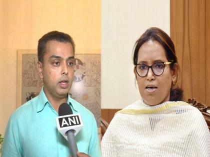 congress varsha gaikwad reaction over milind deora decision of left the party | “या एतिहासिक दिवशी मिलिंद देवरांकडून अशी घोषणा होणे खूप वेदनादायी”: वर्षा गायकवाड