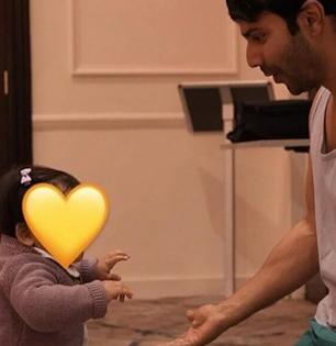 तिला प्लास्टर घातलं, चालताही येत नव्हतं! वरुण धवनने सांगितला लेकीचा अवघड आजार...