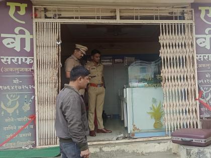 Thieves break into bullion shop in Varwand; 77 lakhs and 10 thousand items stolen | Pune: वरवंडमध्ये सराफाचे दुकान चोरट्यांनी फोडले; ७७ लाख १० हजारांचा मुद्देमाल चोरी