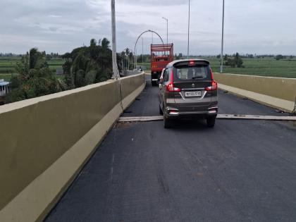 Vasgade bridge which was opened was closed within 24 hours, suspicion of political favoritism | Sangli: खुला केलेला वसगडेचा पूल चोवीस तासात झाला बंद, राजकीय श्रेयवादाचा संशय Vasgade bridge which was opened was closed within 24 hours, suspicion of political favoritism | Sangli: खुला केलेला वसगडेचा पूल चोवीस तासात झाला बंद, राजकीय श्रेयवादाचा संशय