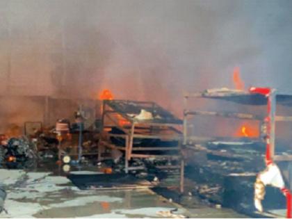 Two companies fire in Vasai on Saturday; Fortunately there is no loss of life | वसईत दोन कंपन्यांना शनिवारी भीषण आग; सुदैवाने जीवित हानी नाही