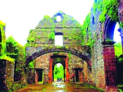 Action on 'those' constructions in Vasai fort | वसई किल्ल्यातील ‘त्या’ बांधकामावर कारवाई