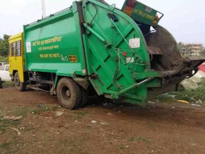 A municipal garbage truck blew up a two-wheeler; The young man's body was cut into two pieces in the accident | मनपाच्या कचरा गाडीने दुचाकीला उडवले; अपघातात तरुणाच्या शरीराचे दोन तुकडे