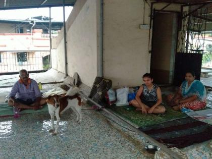 vasai Divanmaan plague family on the terrace of the building | वसईत दिवाणमानमधील पीडित कुटुंब इमारतीच्या टेरेसवर