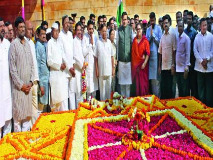 Ex-Chief Minister Vasantdada Patil celebrates dignitaries of various dignitaries, celebrated with various birth centric activities | माजी मुख्यमंत्री वसंतदादा पाटील यांना मान्यवरांची आदरांजली, जन्मशताब्दी विविध उपक्रमांनी साजरी