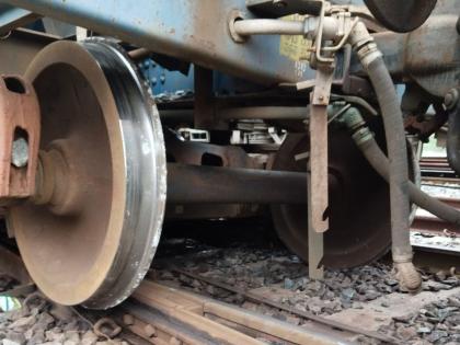 Goa: Freight train derails, incident near Vasco railway station | Goa: वास्को स्टेशनजवळ मालगाडीचा डबा घसरला, वास्को-पटणा एक्स्प्रेस दोन तास उशिराने