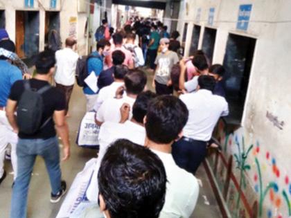 Corona invited due to crowd at Vashi RTO office | CoronaVirus News: वाशी आरटीओ कार्यालयातील गर्दीमुळे कोरोनाला आमंत्रण