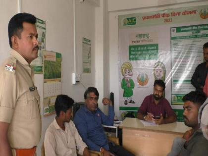 A movement of self-respect in the office of Crop Insurance Company | पीकविमा कंपनीच्या कार्यालयात स्वाभिमानीचे ठिय्या आंदोलनच