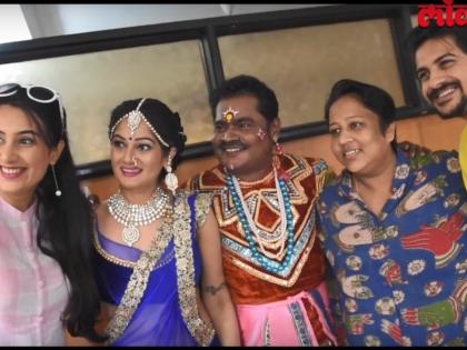 बिग बॉस मराठीचे स्पर्धक पुष्कर – सईने पाहिले नंदकिशोर-रेशमचे 'वस्त्रहरण' नाटक