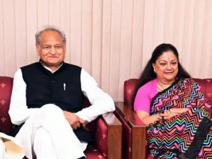 rajasthan cm ashok gehlot and bjp former cm vasundhara raje met at inauguration of constitution club | BJPचे टेन्शन वाढले! प्रचार, पक्ष कार्यक्रमात नाही; वसुंधरा राजे थेट CM गहलोतांसोबत दिसल्या