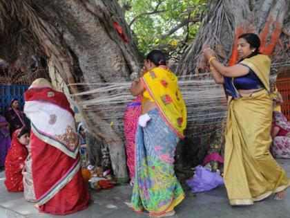 Importance and significance of Vat Purnima : All you need to know about puja, vidhi and muhurat | काय आहे वटपौर्णिमेचे महत्त्व? जाणून घ्या पूजा करण्याचा शुभमुहूर्त!