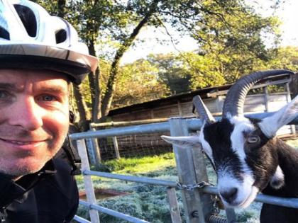 'Birthday selfie with Virat Kohli', Michael Vaughan clicks picture with 'real' GOAT | ...म्हणून इंग्लंडचा माजी कर्णधार शेळीला म्हणाला कोहली