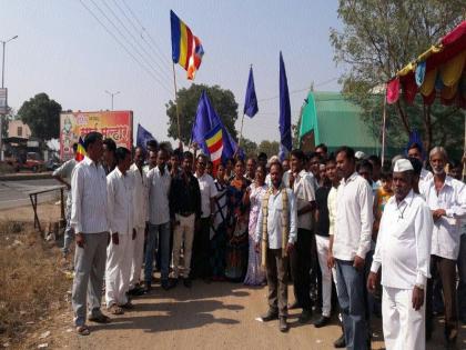 Arrangement of the police at the ferry, Gondha phata for the shutdown | वावीत बंदच्या आवाहनासाठी फेरी, गोंदे फाटा येथे पोलिसांचा चोख बंदोबस्त