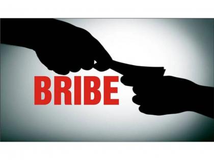 Bhatkuli Nagar Panchayat chief arrested for taking 20 thousand bribe | राहत्या घरी घेतली २० हजारांची लाच; भातकुलीच्या लाचखोर मुख्याधिकारी एसीबीच्या जाळ्यात