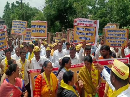 March of OBC community members at Khamgaon; Opposition to inclusion of Maratha community in OBCs | खामगाव येथे ओबीसी समाज बांधवांचा मोर्चा; मराठा समाजाला ओबीसींमध्ये समाविष्ट करण्यास विरोध