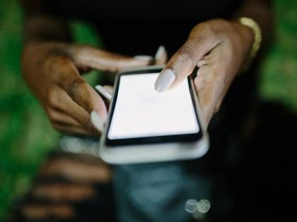 Your thumb will be crooked! Spot the danger : Indians play games for more than 8 hours | तुमचा अंगठा होईल वाकडा! धोका ओळखा : ८ तासांहून जास्त वेळ गेम खेळतात भारतीय