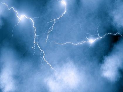 Eleven farmers in Vidarbha died due to lightning strike | विदर्भात विजांचा वज्रघात; ठिकठिकाणी १२ जणांचा मृत्यू