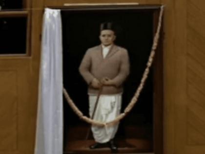 veer savarkar photo unveils in karnataka assembly opposition roar and bjp replied congress | Veer Savarkar Photo In Karnataka Assembly: कर्नाटक विधानसभेत वीर सावरकरांचा फोटो; काँग्रेसची आगपाखड, भाजपचाही जोरदार पलटवार