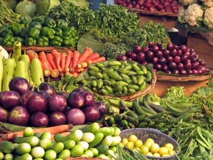 The arrival of Gauri pushed up the prices of leafy vegetables;demands increasing | गौरी आगमनामुळे पालेभाज्यांच्या किमती कडाडल्या; मेथी,शेपू, कोथिंबीरला प्रचंड मागणी