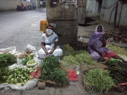 Eventually they found vegetable shops | अखेर त्यांनी थाटली भाज्यांची दुकाने