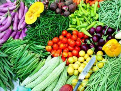 All vegetables at 50 rupees, due to rain, the vegetables are spoiled in the field | सांबारवडी महागच; सर्वच भाज्या ५० रुपयांवर, पावसामुळे भाज्या शेतातच खराब