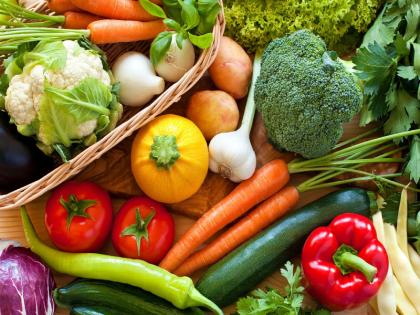beans, peas price at Rs 200; spinach at Rs 60, fenugreek at Rs 50 | गवार, मटारचा भाव २०० रुपयांवर; पालक ६०, तर मेथी ५० रुपये जुडी, दसऱ्याला भाजीपाल्याला महागाईची फोडणी beans, peas price at Rs 200; spinach at Rs 60, fenugreek at Rs 50 | गवार, मटारचा भाव २०० रुपयांवर; पालक ६०, तर मेथी ५० रुपये जुडी, दसऱ्याला भाजीपाल्याला महागाईची फोडणी