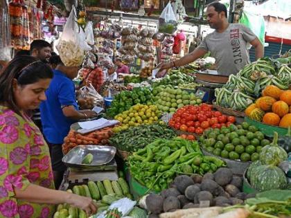 Vegetables become costly due to climate change; Pea, flower and ginger prices are booming, pumpkin prices have also doubled | वातावरणात होत असलेल्या बदलामुळे भाजीपाला कडाडला; वाटाणा, फ्लाॅवर आले तेजीत, भोपळ्याचे दरही झाले दुप्पट