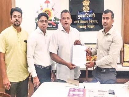 Citizens protest against the administration of Vengurla Municipal Council | वेंगुर्ला नगरपरिषदेचा शतकोत्तर महोत्सव, कारभारावर नागरिकांचा निषेध; मुख्याधिकाऱ्यांना दिला इशारा Citizens protest against the administration of Vengurla Municipal Council | वेंगुर्ला नगरपरिषदेचा शतकोत्तर महोत्सव, कारभारावर नागरिकांचा निषेध; मुख्याधिकाऱ्यांना दिला इशारा