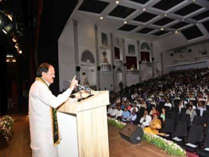 Vice President M Venkaiah Naidu addresses at 4th convocation ceremony of NIT, Goa | वसाहतवादी मानसिकतेचा त्याग करा : उपराष्ट्रपती नायडू 