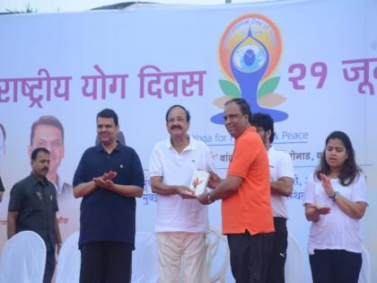 The time has come to introduce yoga as part of school curriculum-Venkaiah Naidu | शालेय अभ्यासक्रमात योगाभ्यासाचा समावेश करावा - उपराष्ट्रपती