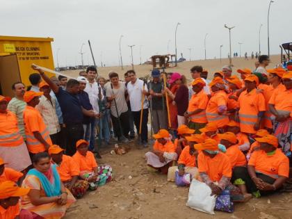 versova Beach will be lit up, the cleaning machinery will collect huge garbage everyday | वर्सोवा बीच होणार चकाचक, क्लिनिंग मशिनरी रोज गोळा करणार महाकाय कचरा!