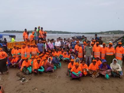 Versova Beach cleaning Started With Modern Machinery | आधुनिक यंत्रसामुग्रीने वर्सोवा बीच क्लिनिंगला दिमाखात सुरवात