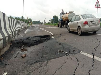 Bridge on Solapur-Dhule National Highway near Verul collapsed; Chance of a major accident | वेरूळजवळ सोलापूर- धुळे राष्ट्रीय महामार्गावरील पुल खचला; मोठ्या अपघाताची शक्यता