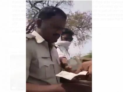 Video: Pay Rs 400 and get 200 receipts; Loot tourists by police at Verul caves | video : चारशे रुपये द्या आणि दोनशेची पावती घ्या ; वेरुळ लेणी येथे पोलिसांकडून पर्यटकांची लुट 