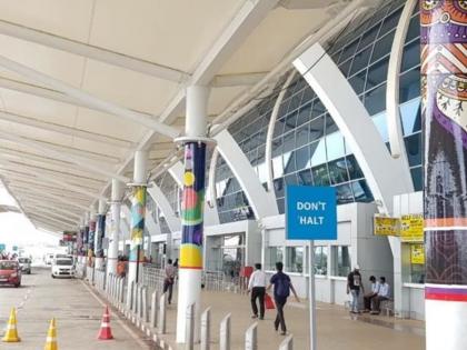 Bomb in bag The discussion got expensive two were detained from Daboli airport | ‘बॅग मे बॉम्ब हैं’... चर्चा पडली महागात, दाबोळी विमानतळावरून दोघे ताब्यात