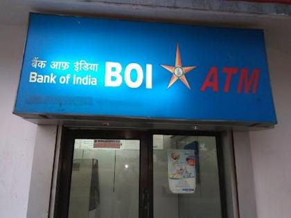 BOI ATM Technical Glich in Aligarh; 500 notes came instead of 100 rs, 18 transactions done in one day | दिवाळीपूर्वीच एटीएममधून लक्ष्मी बसरली; 100 ऐवजी 500 च्या नोटा येऊ लागल्या अन्...