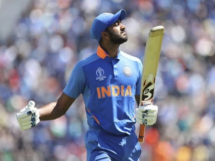 ICC World Cup 2019: Mayank Agarwal to be Vijay Shankar likely replacement, know all about him | ICC World Cup 2019 : विजय शंकरच्या जागी इंग्लंडला जाणार धडाकेबाज शिलेदार; सलामीला पर्याय मिळणार?