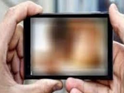 An old man was robbed of lakhs of rupees by threatening to make an obscene video viral in Rajapur | अश्लील व्हिडीओ व्हायरल करण्याची धमकी देत वृद्धाचे लाखो रुपये लुटले, राजापुरातील प्रकार