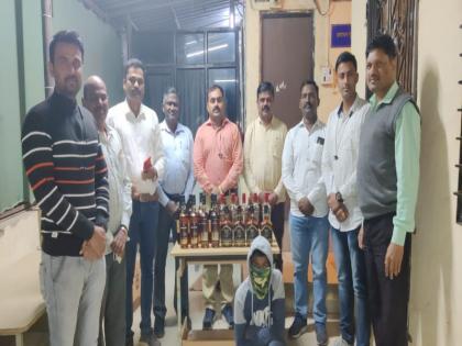 Man arrested near kamshet who going fto gujrat for selling foreign liquor | विदेशी मद्यसाठा गुजरात येथे विक्रीसाठी नेणाऱ्या एकाला कामशेतजवळ अटक